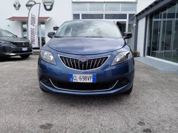 Car image 3