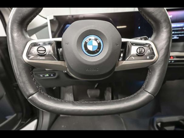 BMW iX xDrive40 240 kW image number 8