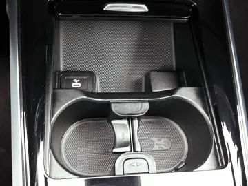 Car image 35