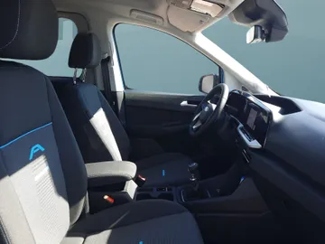 Car image 26