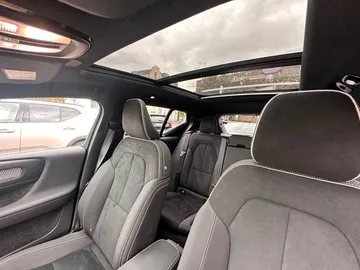 Car image 28