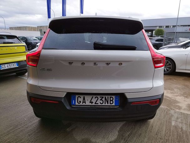 Volvo XC40 1.5 T2 Momentum 95 kW image number 7