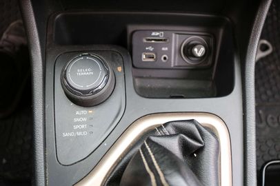 Car image 25