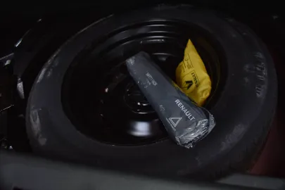 Car image 30