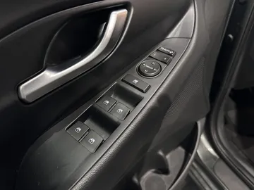 Car image 43