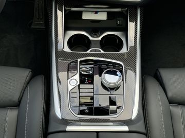 Car image 32