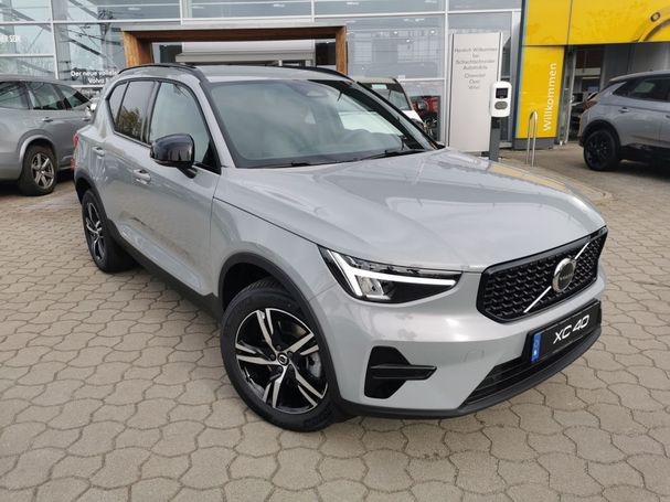 Volvo XC40 B3 Plus Dark DKG 120 kW image number 2