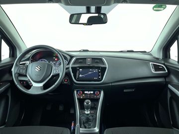 Car image 25