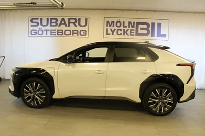 Car image 4