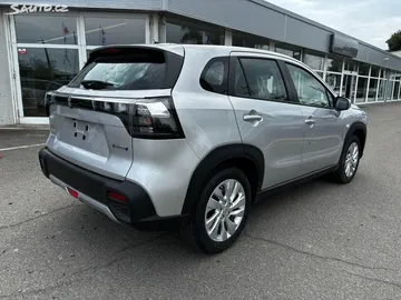 Car image 4
