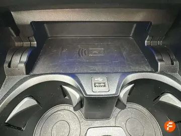 Car image 32