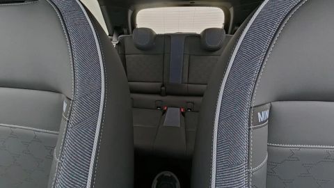 Car image 26