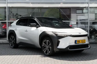 Car image 2