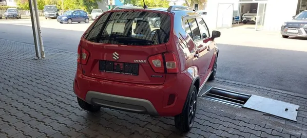 Car image 3