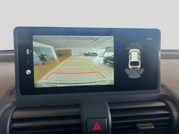 Car image 10
