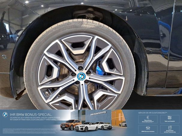 BMW iX xDrive40 240 kW image number 11