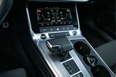 Car image 30