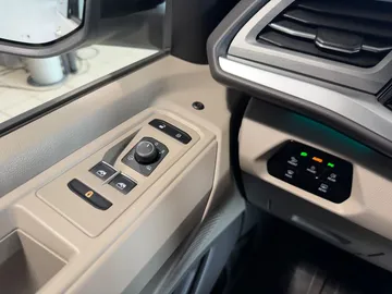 Car image 46