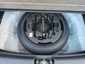 Car image 24