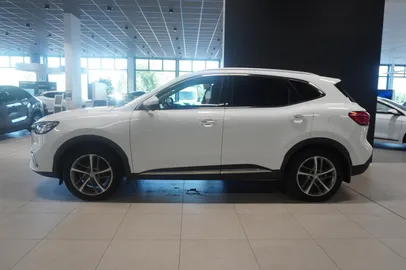 Car image 4