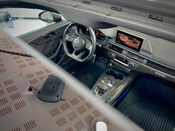 Car image 23