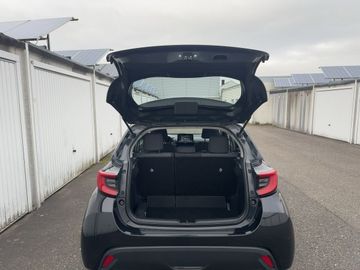 Car image 12