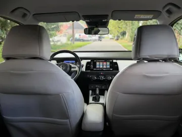 Car image 27