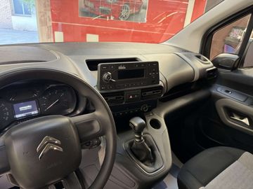 Car image 15