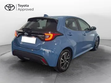 Car image 3