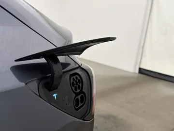 Car image 34