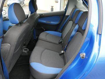 Car image 9