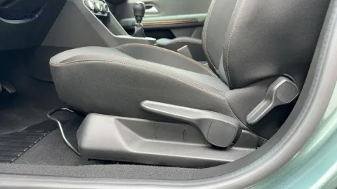 Car image 28