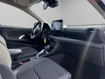Car image 17