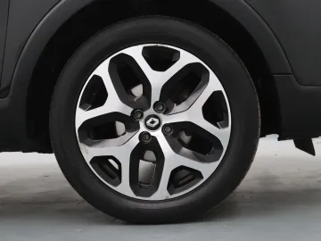 Car image 32