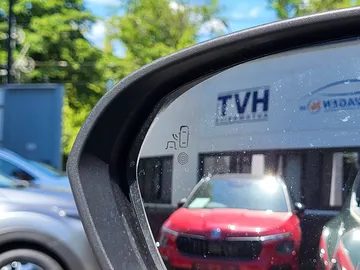 Car image 36