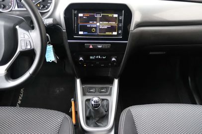 Car image 10