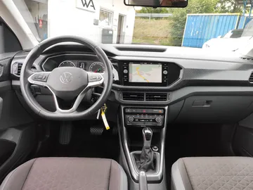 Car image 23
