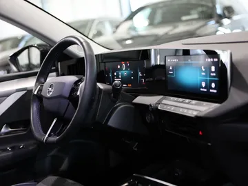 Car image 23