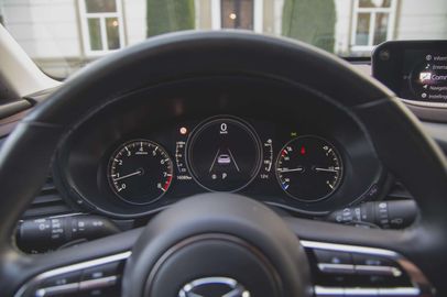 Car image 26