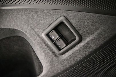 Car image 36