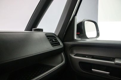 Car image 30