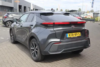 Car image 4