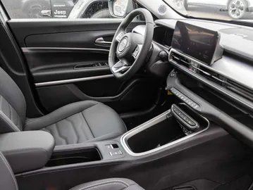 Car image 24