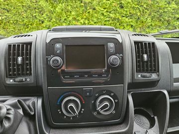 Car image 36