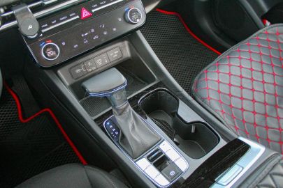 Car image 25