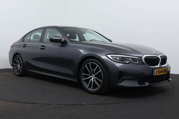 BMW 320i 135 kW image number 21