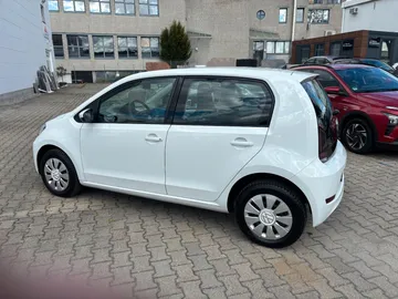 Car image 19