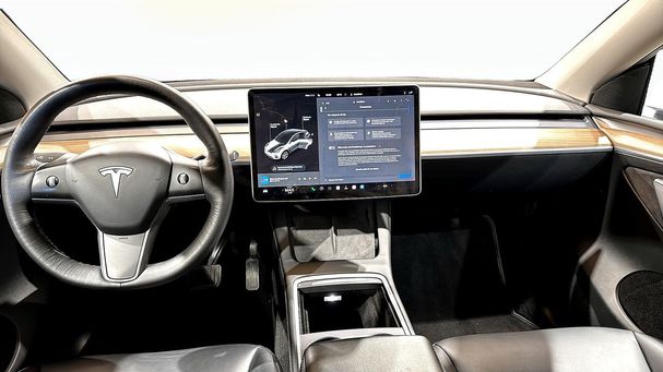 Tesla Model Y Long Range AWD 383 kW image number 11