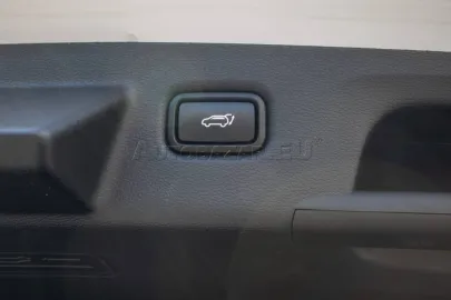 Car image 32