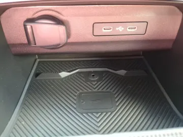 Car image 32
